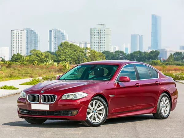 Dịch vụ thay Kính chắn gió xe BMW 523i tận nơi